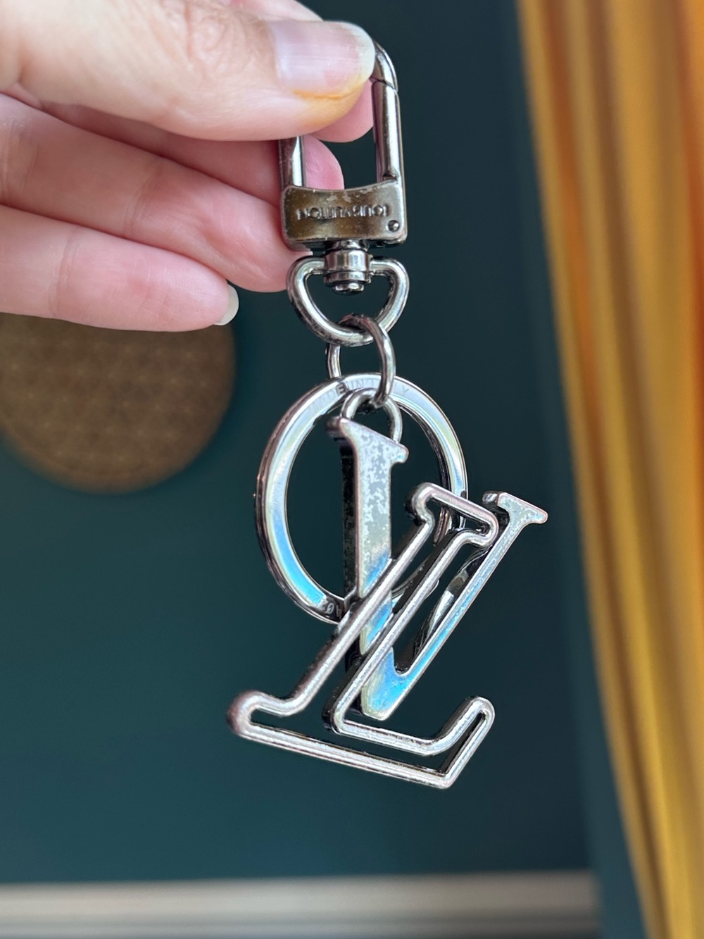 Louis Vuitton Facettes Bag Charm Key Holder Silver Tone COA Included